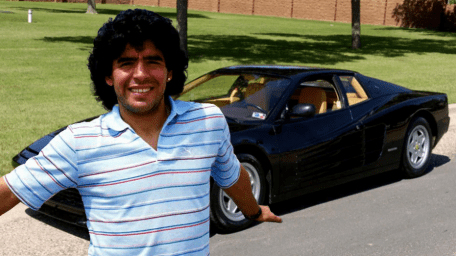 La Ferrari negra de Maradona volvió al país: la historia del auto que desafió a Enzo&nbsp;Ferrari