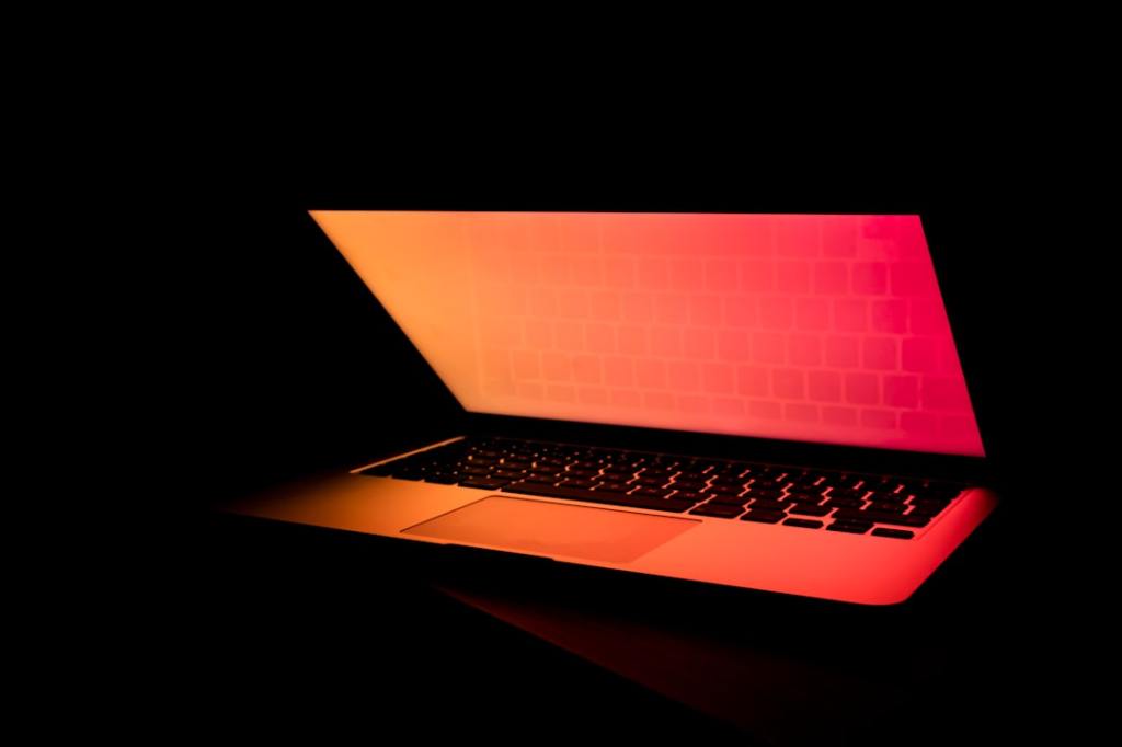 Fraude combinado: anuncios falsos en X buscan infectar MacBooks con virus